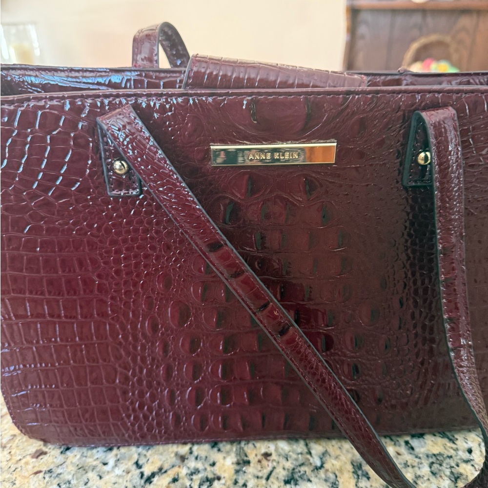 Anne Klein Dark Red Croc-Embossed purse measures 9 1/2 x 13 1/2 x 5“
